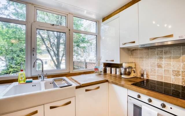 Homely 4 Bedroom House in Brixton