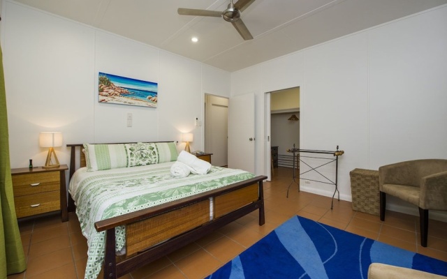 Sunbird Retreat – Guest Rooms – Magnetic Island