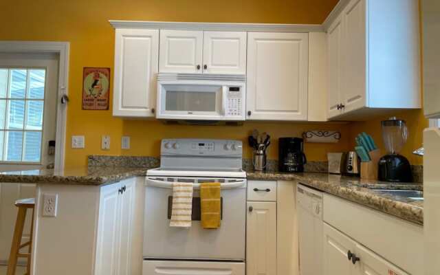 Coral Garden by Avantstay Great Location w/ Balcony & Shared Pool