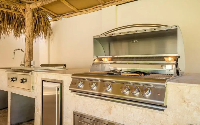 NEW 6BR Playground Private Pool Pro-bbq Palapa
