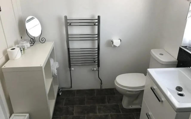 Hollies Guest House