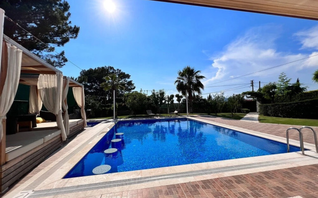 Luxury 7-bed Villa With Pool and Jacuzzi, Fethiye