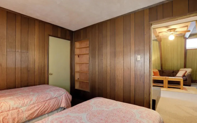 Quaint + Rustic A-frame < 5 Mi to Plumas-eureka!