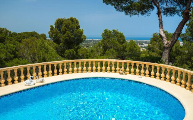 Stunning Villa With Panoramic Views & Private Pool