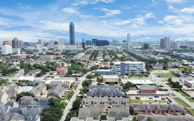 Lux Galleria Home-5BR Roof Deck