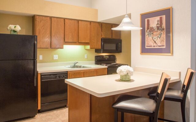Cloverleaf Suites Kansas City - Overland Park