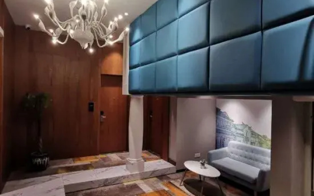 LUCK 7 Hotel (Yichang Wanda Plaza Visitor Center)