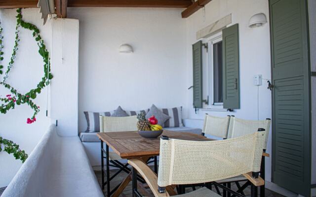 "villa 78 m2 in Agia Irini, 350 Meter to the Beach for 4 Guests With Pool Access!"