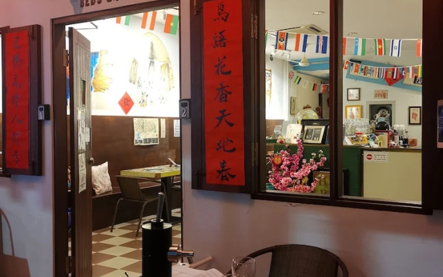 Sojourn Beds & Cafe - Hostel