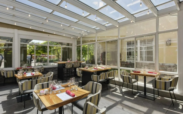 Hotel Indigo Napa Valley by IHG