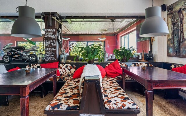 Tranquil Apartment With Sauna, Fitness Room, Garden, Terrace