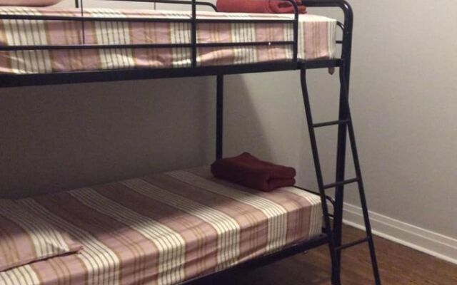 Belmont Hostel - O'Hare Blueline
