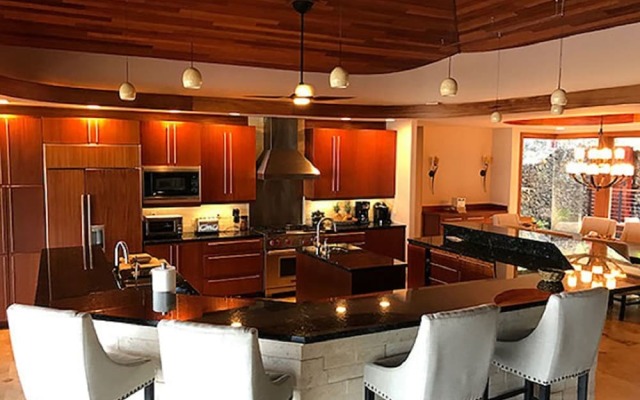 Makapono - Four Bedroom House