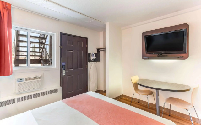 Motel 6 Lethbridge, AB