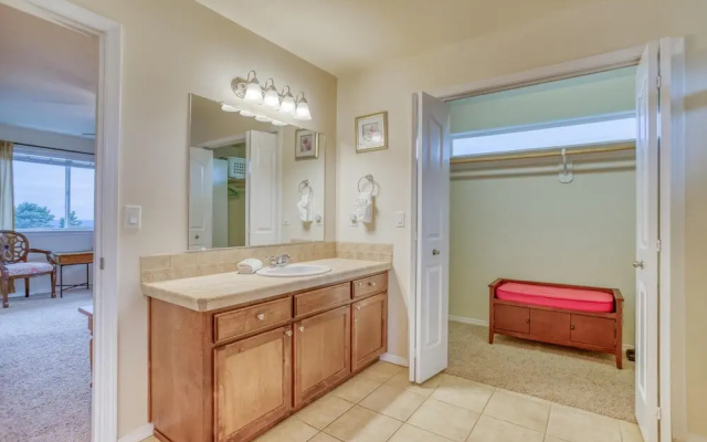 The Blue Crab 4 Br home by RedAwning