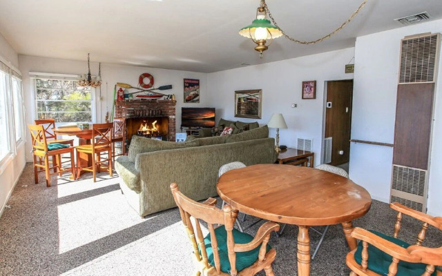 RedAwning Lakefront Retreat