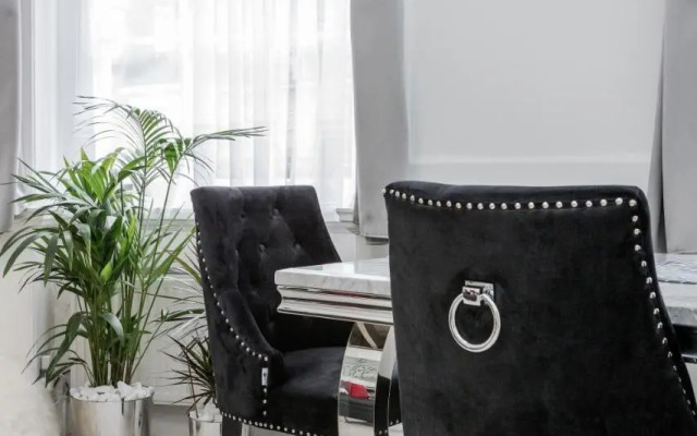 Oxford Street 2 Bed Apartment