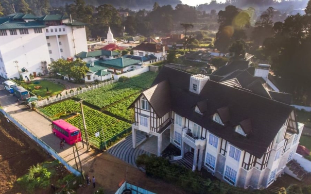 The Lynden Grove Hotel