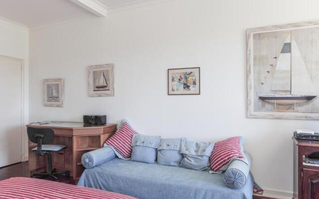 Rent4Rest Estoril Beachfront Apartments