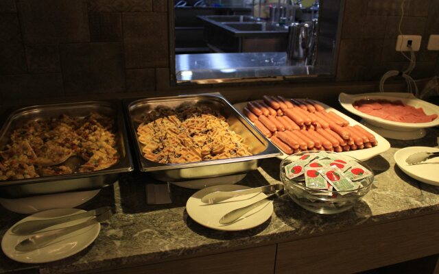 Lan Kwai Fong Garden Hotel