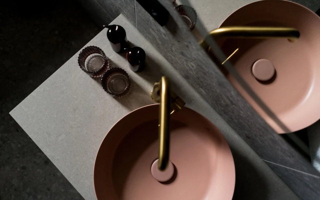 Bob W Munich Airport - Peterhof