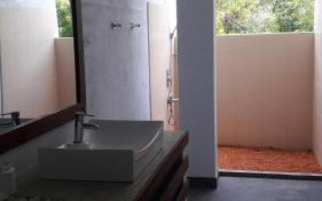 Mahinda Hotel and Restaurant