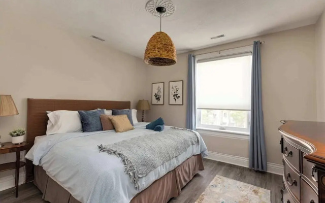 Casa Leslieville - 2BR Suite w LRG Patio
