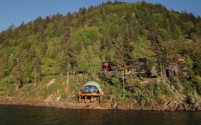The Lodge on Harrison Lake