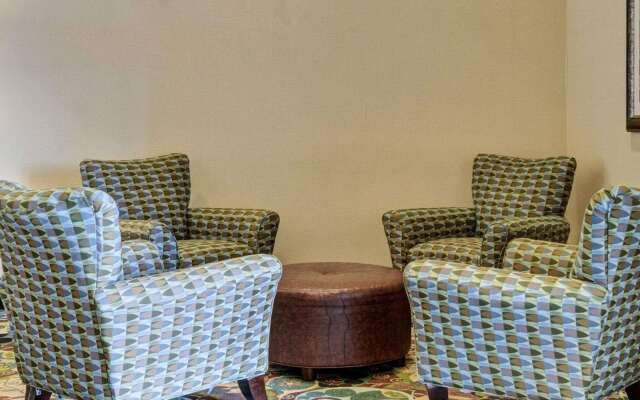 Comfort Suites near Hot Springs Park