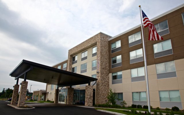 Holiday Inn Express & Suites Oswego, an IHG Hotel