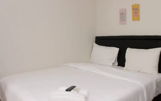Cozy And Modern Studio Apartment At Springlake Summarecon Bekasi