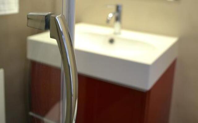 Angelina Urban Lodge