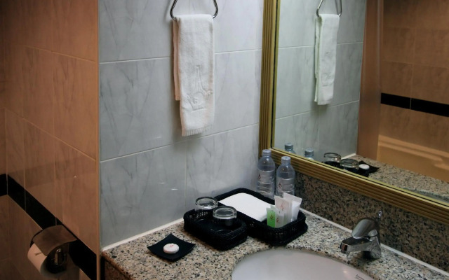 Grand Tower Inn Rama VI Hotel