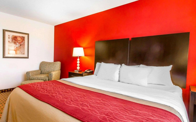 Comfort Inn & Suites Shawnee North near I-40