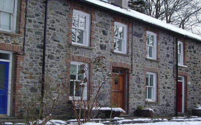 Bronfelin & Troed-y-rhiw Holiday Cottages