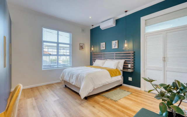 Hampton Collection - Charming 5 Sleeper Apartment with Pool