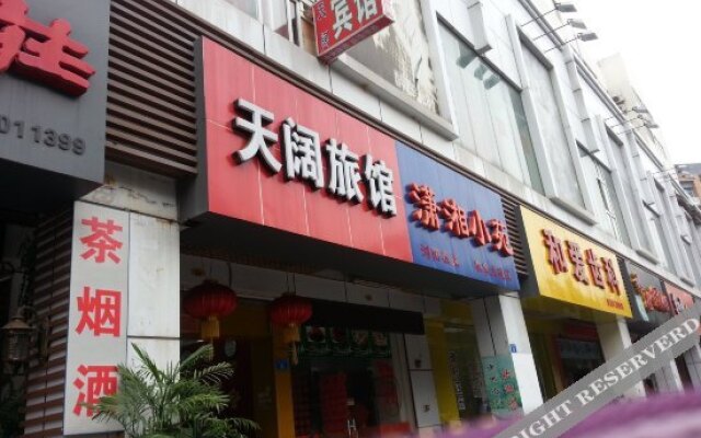 Tiankuo Hotel (Shenzhen Nanyou Subway Station Clothing Wholesale Market)