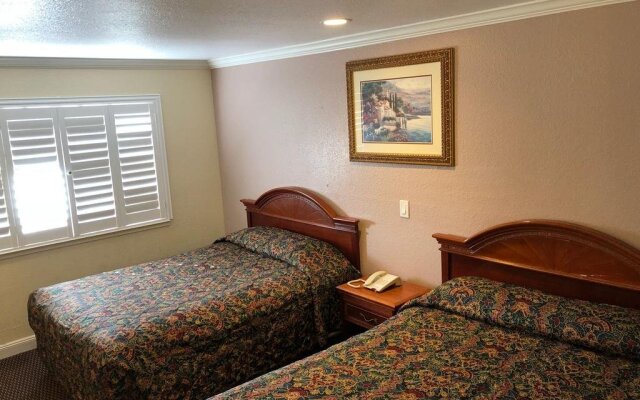 Gateway Thunderbird Motel