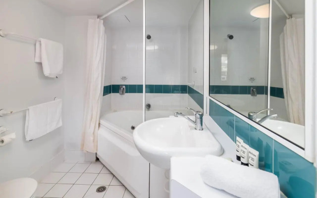 2BR 2Bath L8 Executive Apartment, in City Centre