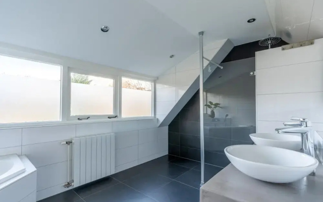 Villa With Finnish Sauna and Outdoor Shower
