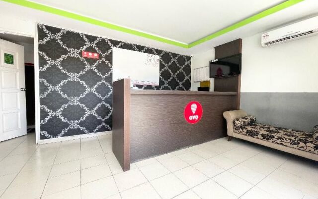 OYO 90324 Muar Station Hotel