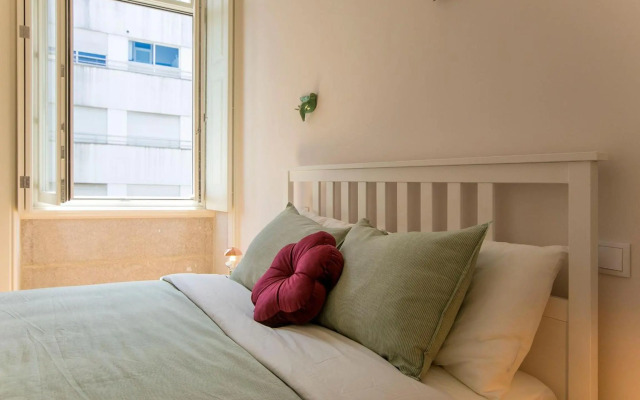 LovelyStay - 2BR Flat with AC in Duque de Loulé