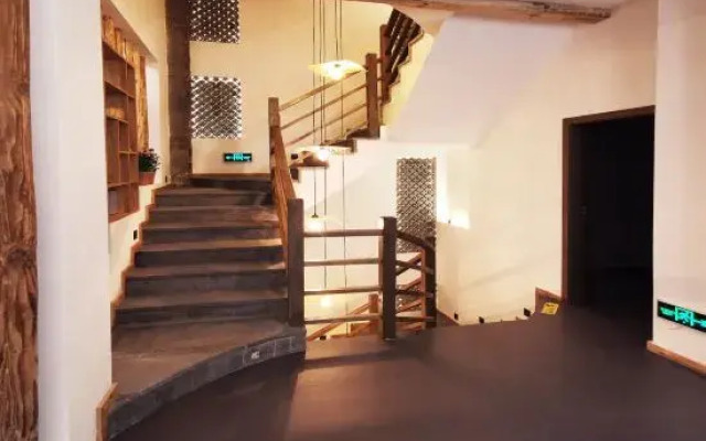 Dali Luozhu Art Inn