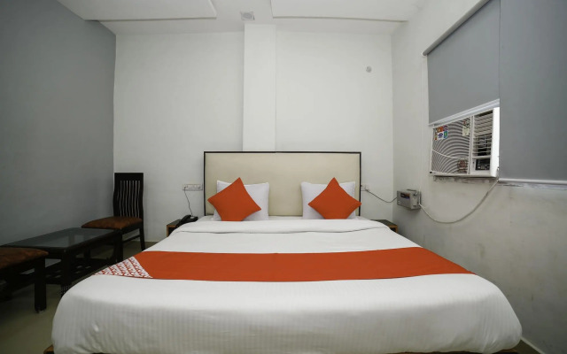 Hotel C P Palace by OYO Rooms
