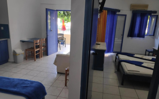 Leonidas Studios & Apartments