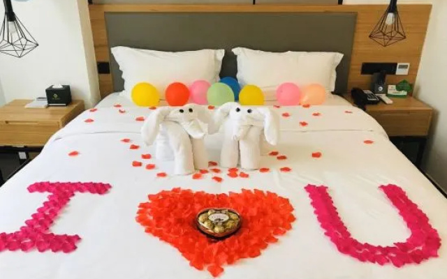 Mingyuehu Hotel – Guest Rooms – Baise