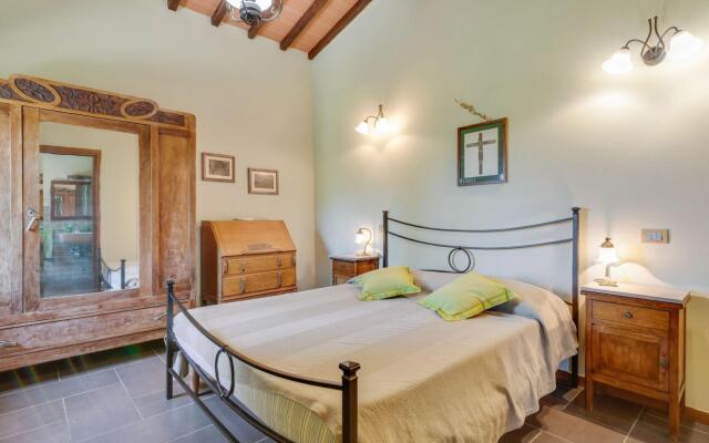 Tranquil Farmhouse in Terranova Bracciolini near Nightlife