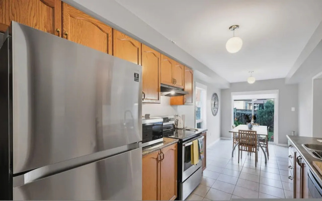 Spacious Whitby Haven 3BR Home Parking