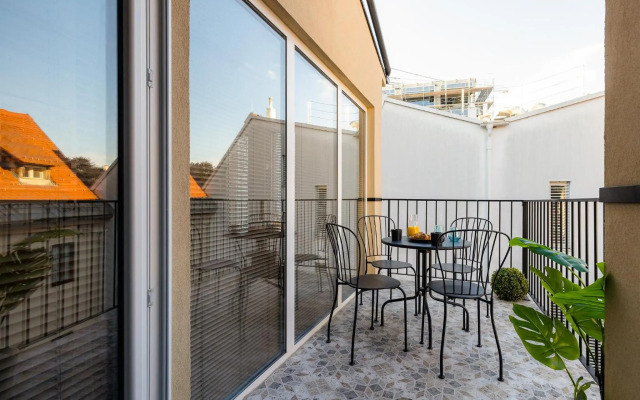 New Central Studio with free parking