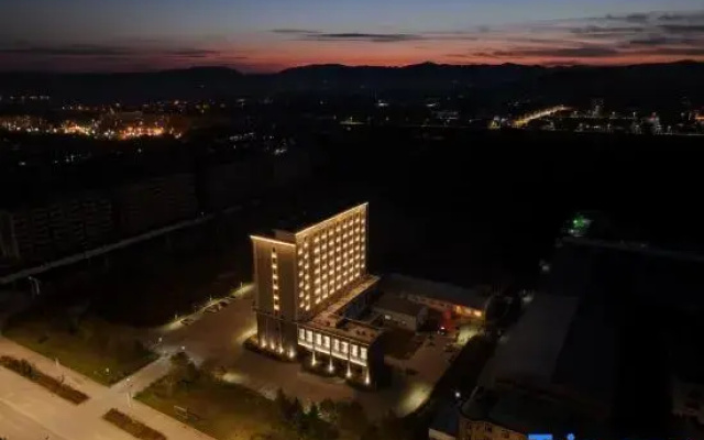 Jijia Business Hotel (Hailin High-Speed Railway North Station)